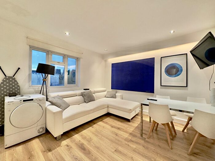 2 Bedroom Flat To Rent In Bedford Road, Clapham, London, SW4