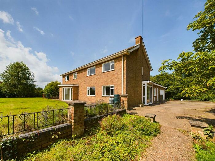 5 Bedroom Detached House For Sale In The Manor, The Green, Strubby, LN13