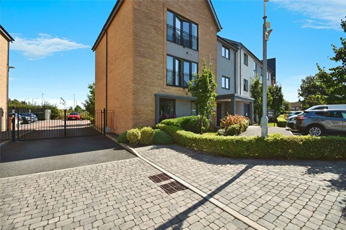 2 Bedroom Flat For Sale In Tidman Road, Reading, RG2