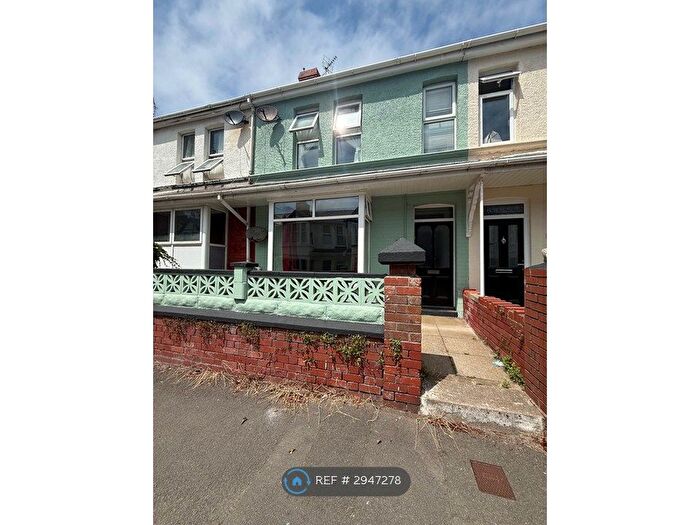 2 Bedroom Flat To Rent In Fenton Place, Porthcawl, CF36