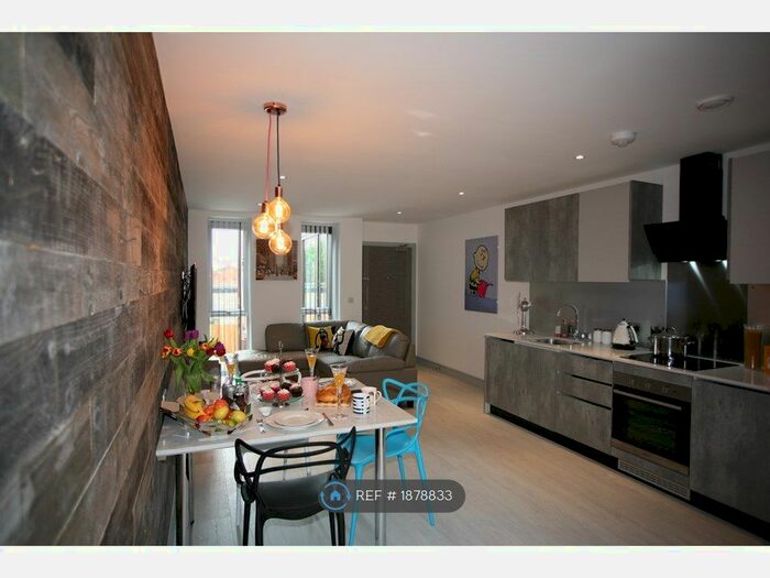 3 Bedroom Flat To Rent In Elliott Apartments, Birmingham, B29