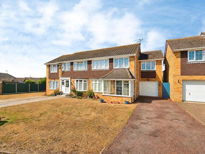 4 Bedroom Semi-Detached House For Sale In Columbia Avenue, Whitstable, Kent, CT5