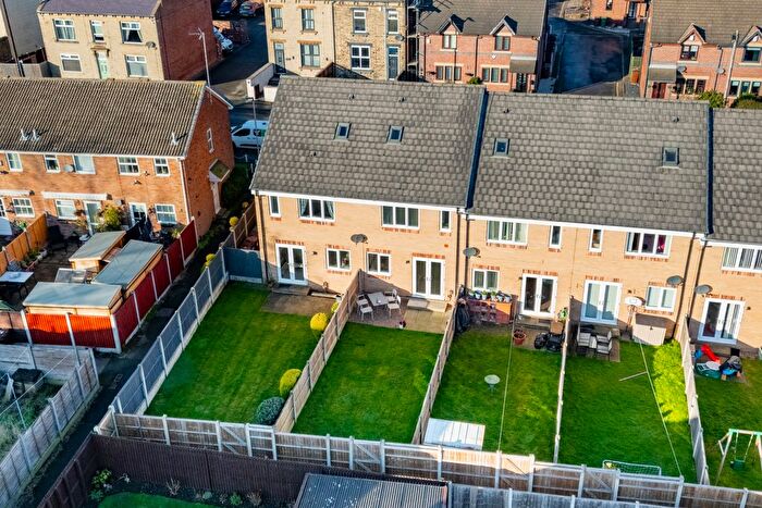 4 Bedroom Town House For Sale In High Street, Ossett, WF5