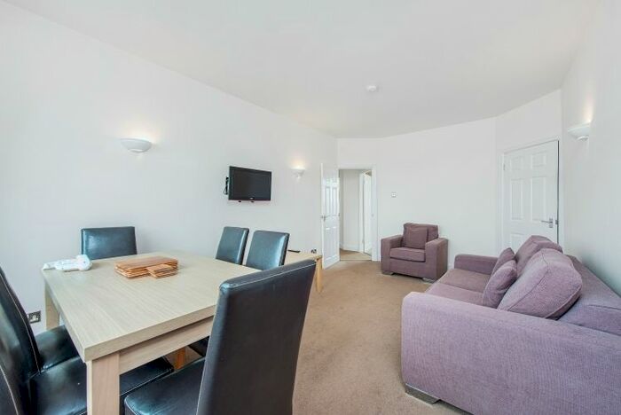 2 Bedroom Flat To Rent In Upper Woburn Place, London, WC1H