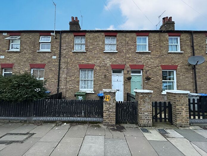 3 Bedroom Property For Sale In Quainton Street, Neasden, London, NW10