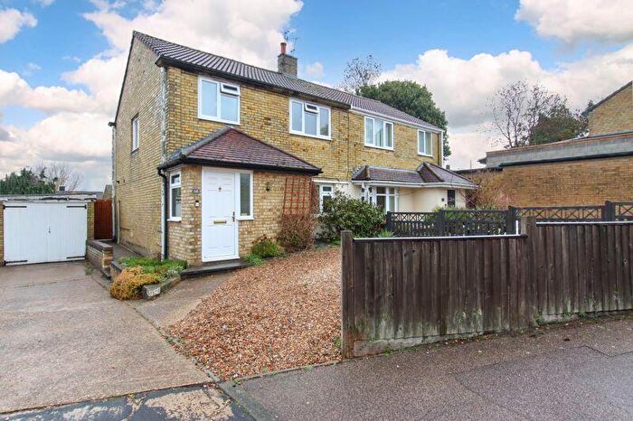 3 Bedroom Semi Detached House For Sale In Leys Road, Hemel Hempstead, HP3