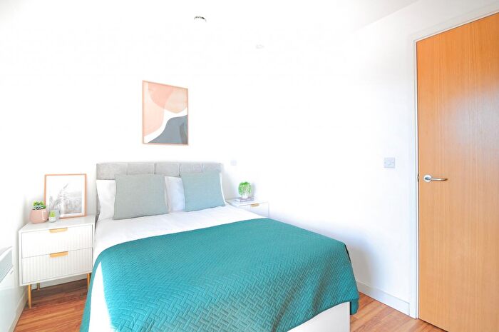 2 Bedroom Flat For Sale In Elmira Way, Salford, M5