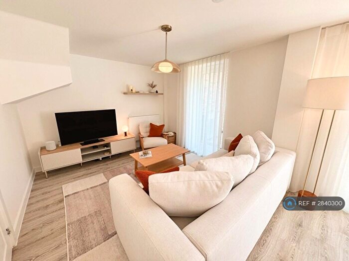 4 Bedroom End Of Terrace House To Rent In Parkes Avenue, Birmingham, B12