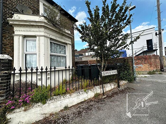 2 Bedroom Maisonette To Rent In Station Road, Northfleet, DA11