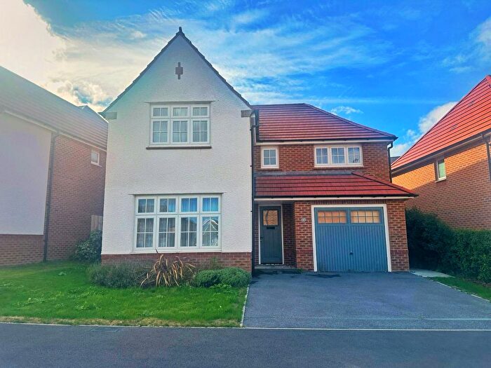 4 Bedroom Detached House To Rent In Edward Drive, New Farnley, Leeds, LS12