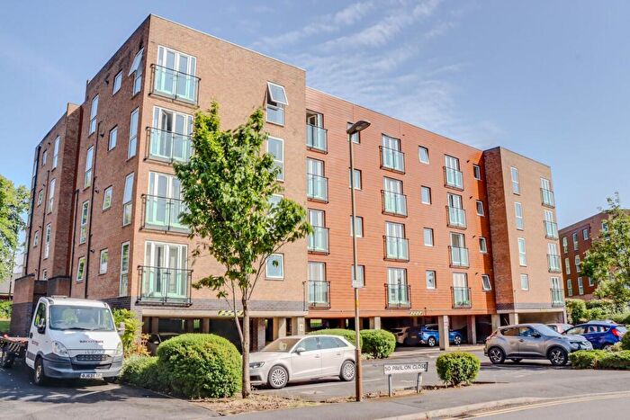 2 Bedroom Flat For Sale In Pavilion Close, Leicester, LE2