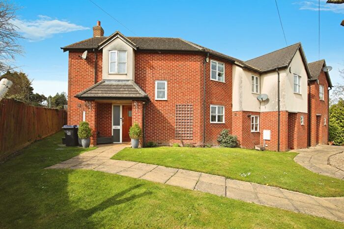 3 Bedroom Semi-Detached House For Sale In Bulford Road, Durrington, Salisbury, SP4