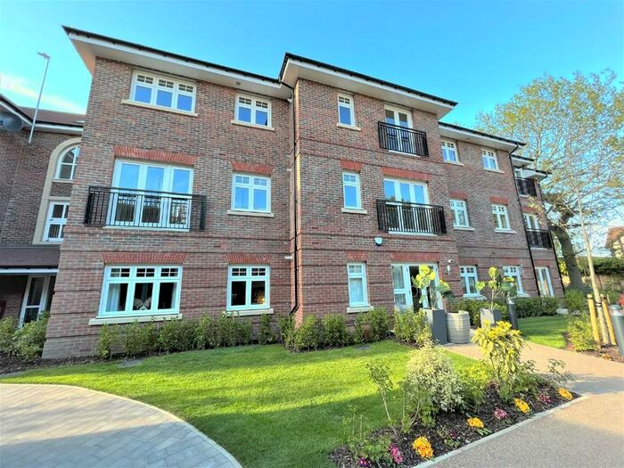 2 Bedroom Apartment To Rent In Kestrel Close, Brentwood, Essex, CM15