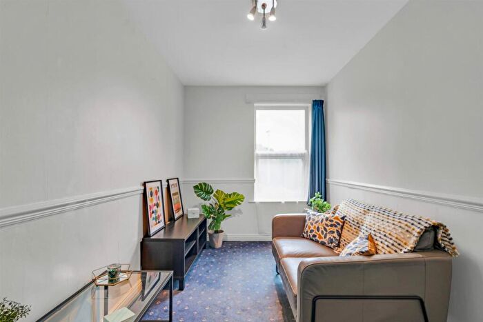 1 Bedroom Flat To Rent In Flat, Victoria Terrace, Leeds, LS3