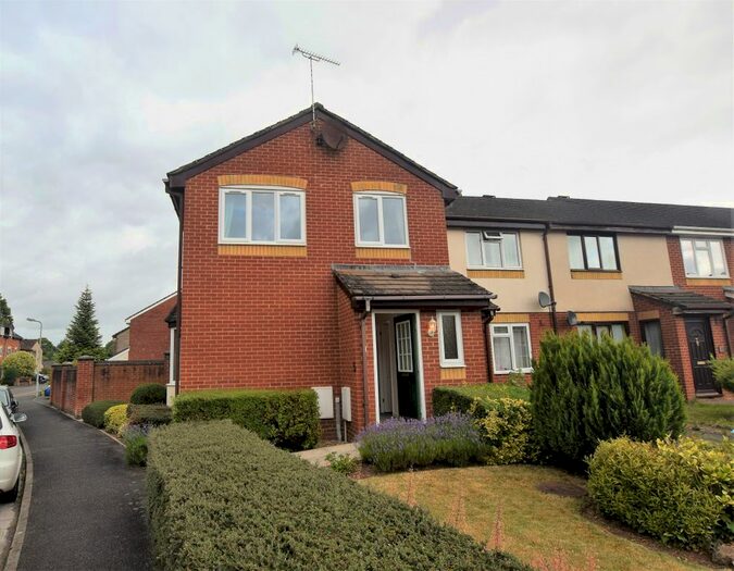 3 Bedroom End Of Terrace House To Rent In Walkers Gate, Wellington, TA21