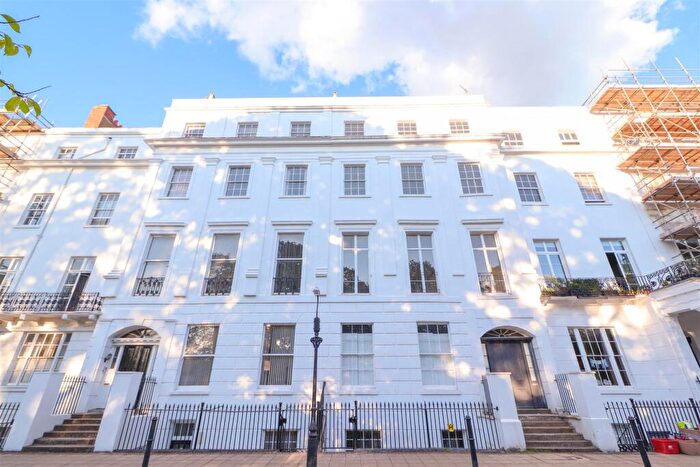 1 Bedroom Apartment For Sale In Clarendon Square, Leamington Spa, CV32