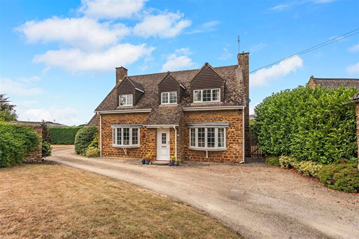 3 Bedroom Cottage For Sale In Bulls Lane, Kings Sutton - Large Plot, OX17