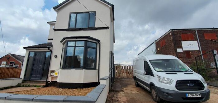 3 Bedroom Detached House To Rent In Warwick Road, Tyseley, Birmingham, West Midlands, B11