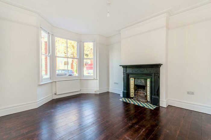 2 Bedroom Flat To Rent In Kinsale Road, Peckham, London, SE15