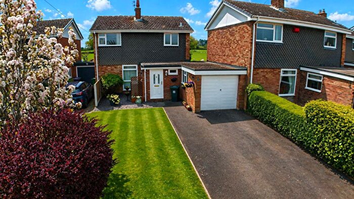 3 Bedroom Link Detached House For Sale In The Oval, Bicton, Shrewsbury, SY3