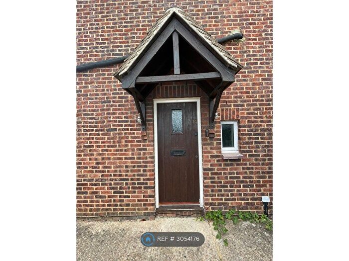1 Bedroom End Of Terrace House To Rent In Egremont Gardens, Slough, SL1