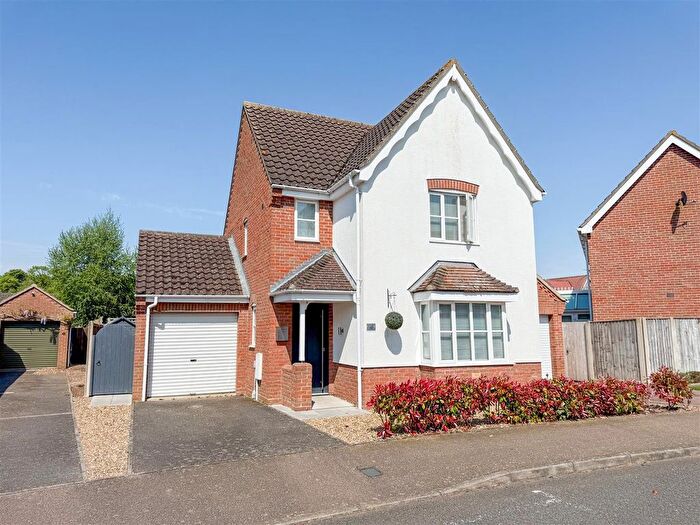3 Bedroom Detached House For Sale In Copplestone Close, Worlingham, Beccles, NR34
