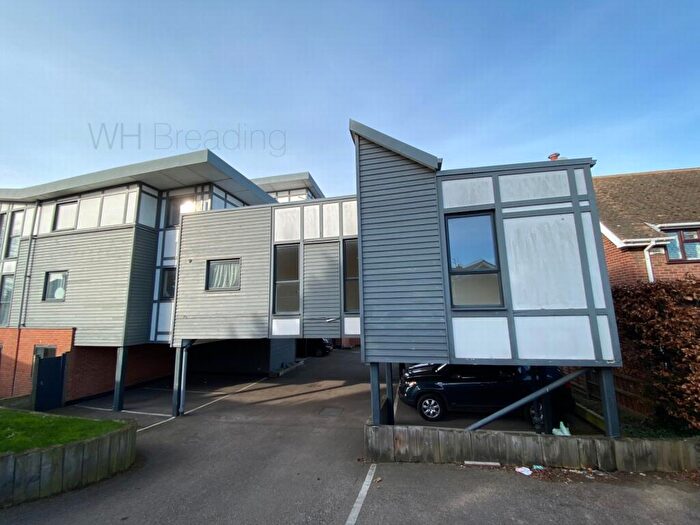 2 Bedroom Flat To Rent In Preston Grove, Faversham, ME13