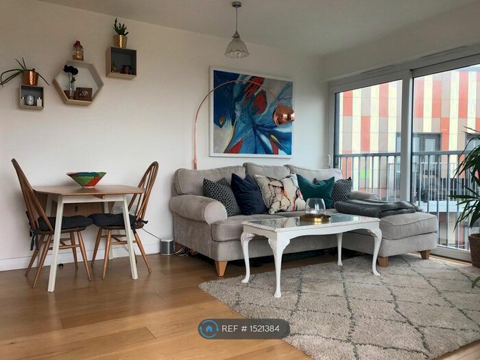 2 Bedroom Flat To Rent In Cresset Road, London, E9