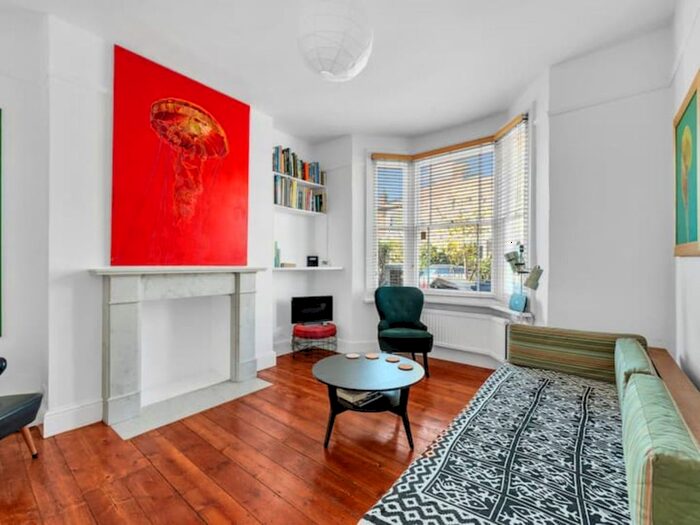 2 Bedroom Flat To Rent In Mill Hill Road, London, W3