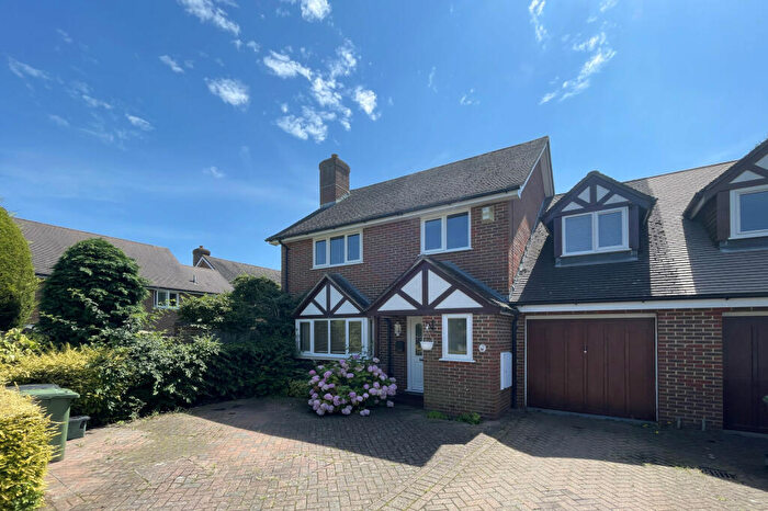 4 Bedroom Link Detached House To Rent In Bluegates, Ewell, KT17