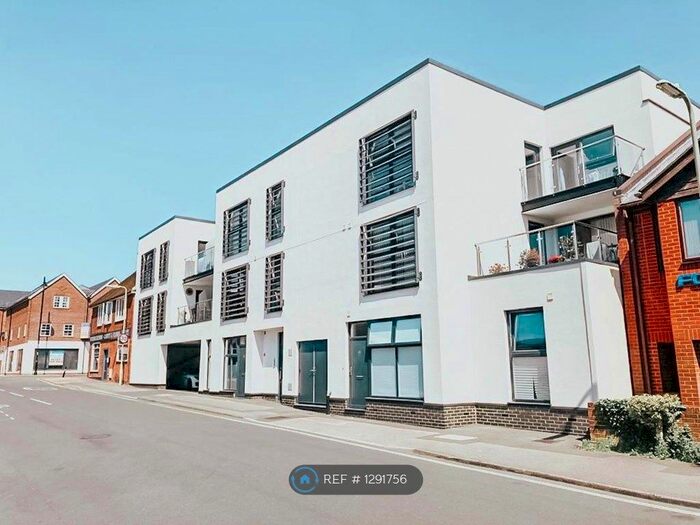 2 Bedroom Flat To Rent In Church Road, Fleet GU51