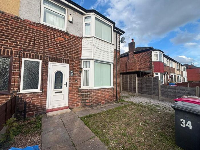 3 Bedroom Semi-Detached House To Rent In Sefton Road, Pendlebury, Salford, M27