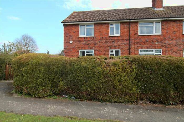 2 Bedroom Maisonette Flat For Sale In Castleview Road, Lower Wanborough, Swindon, SN4