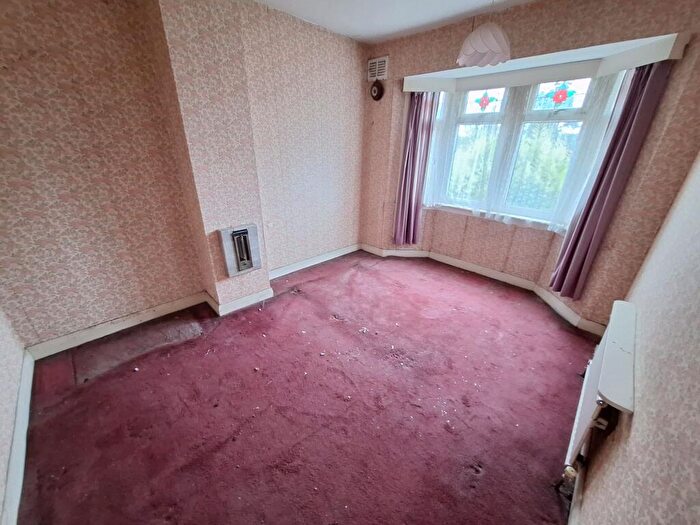 3 Bedroom End Of Terrace House For Sale In Dell Close Willenhall Coventry, CV3
