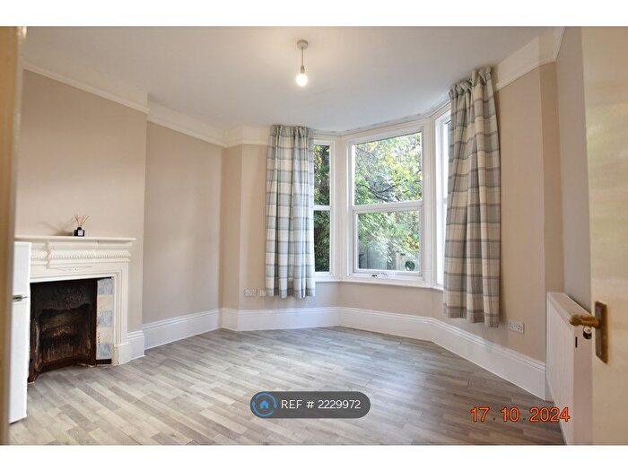 1 Bedroom Flat To Rent In Hart Hill Drive, Luton, LU2