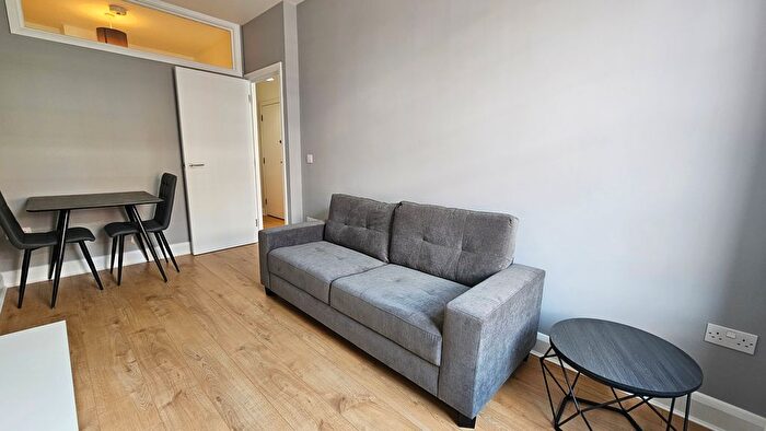 1 Bedroom Flat To Rent In High Road, Willesden Green, NW10