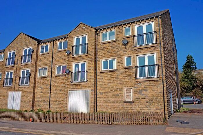 2 Bedroom Flat To Rent In Old Clock Mill Court, Bradford, BD13