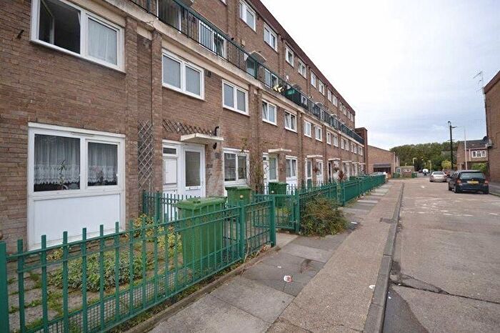 3 Bedroom Maisonette To Rent In Sark Walk, London, E16