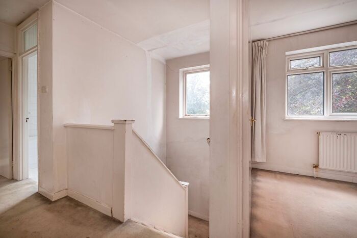 4 Bedroom Detached House For Sale In Martingales Close, Richmond, TW10