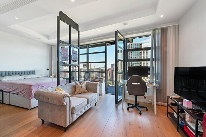 Apartment For Sale In Defoe House, London City Island, London, E14