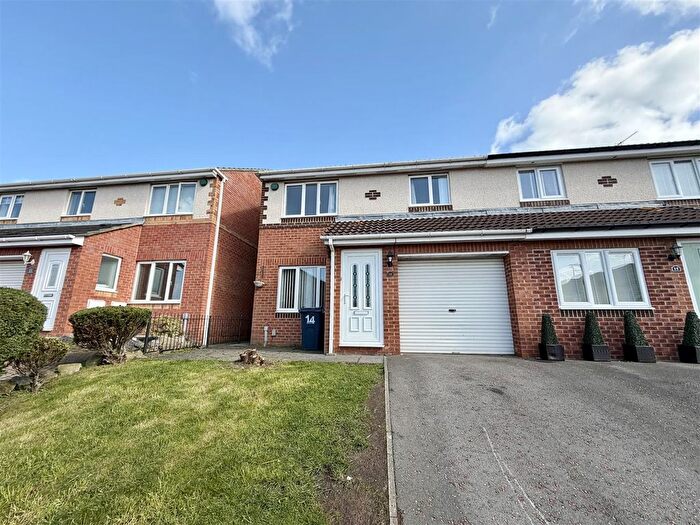 3 Bedroom Property To Rent In Churston Close, Newbottle, Houghton Le Spring, DH4