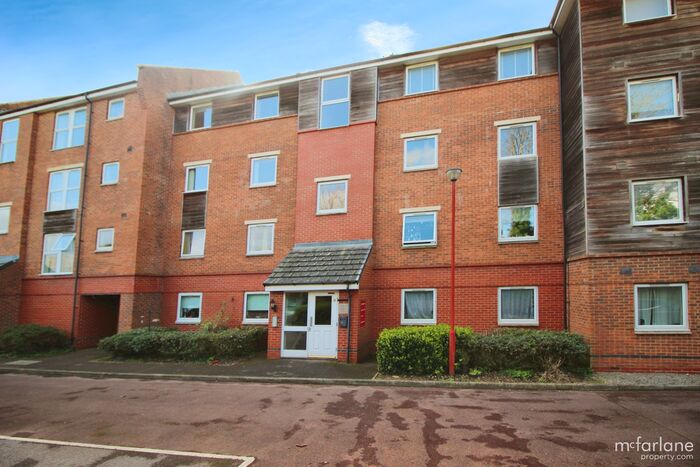 2 Bedroom Flat To Rent In Celsus Grove, Old Town, Swindon, SN1