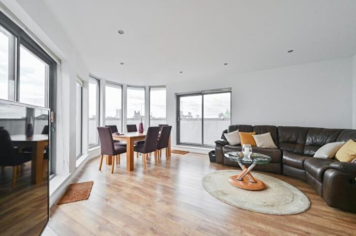 3 Bedroom Apartment For Sale In City Of London Point, York Way, London, N7