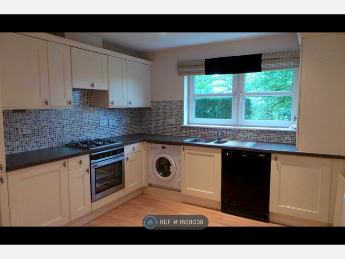 2 Bedroom Flat To Rent In St. Helens Gardens, Glasgow, G41