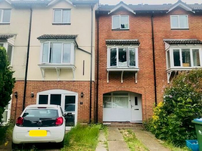 4 Bedroom House To Rent In Berkeley Close, Polygon, SO15