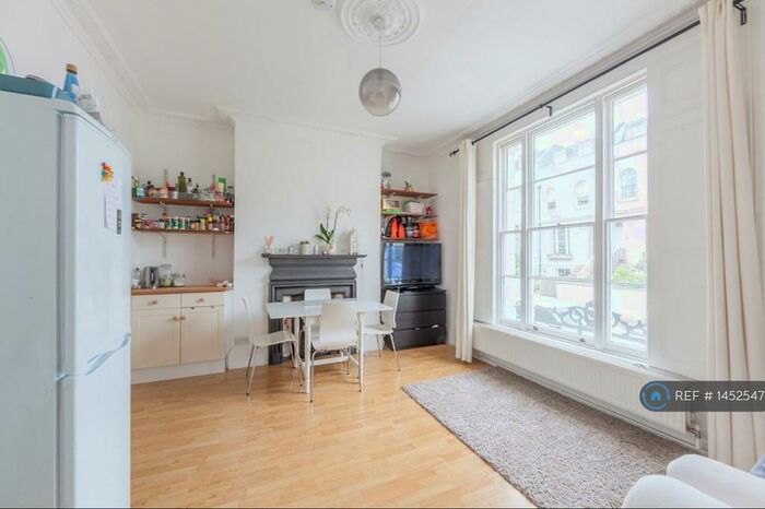 4 Bedroom Flat To Rent In Baptist Gardens, London, NW5