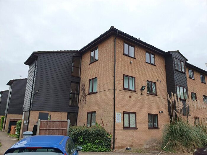 1 Bedroom Flat For Sale In Victoria Road, Slough, Berkshire, SL2