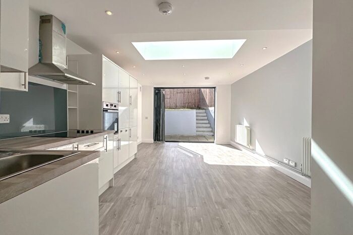 2 Bedroom Flat To Rent In Champion Road, Sydenham, SE26