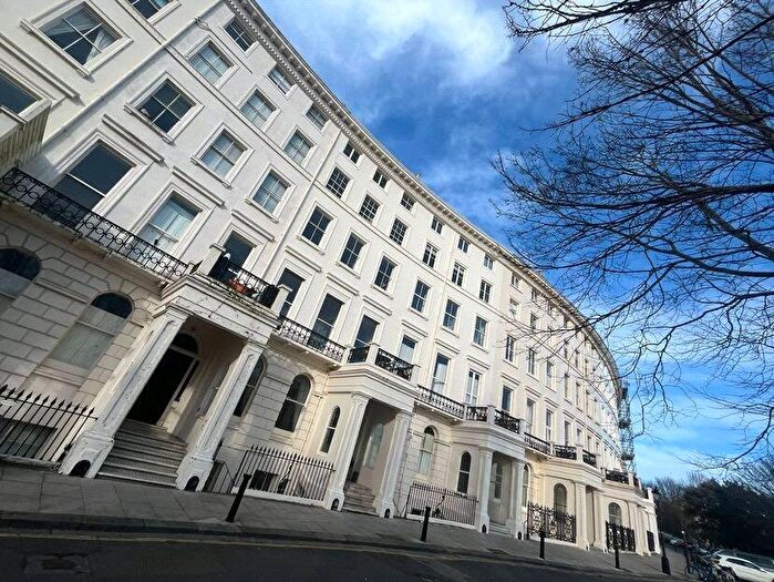 1 Bedroom Flat To Rent In Adelaide Crescent, Hove, East Sussex, BN3