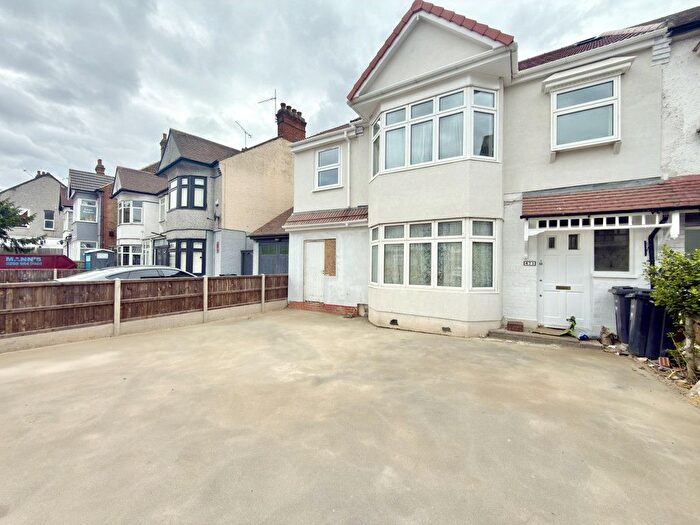 6 Bedroom Semi-detached House To Rent In Cranbrook Road, Ilford, IG2